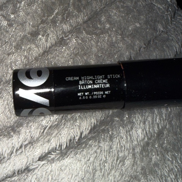 Cream Highlight Stick - Picture 1 of 3